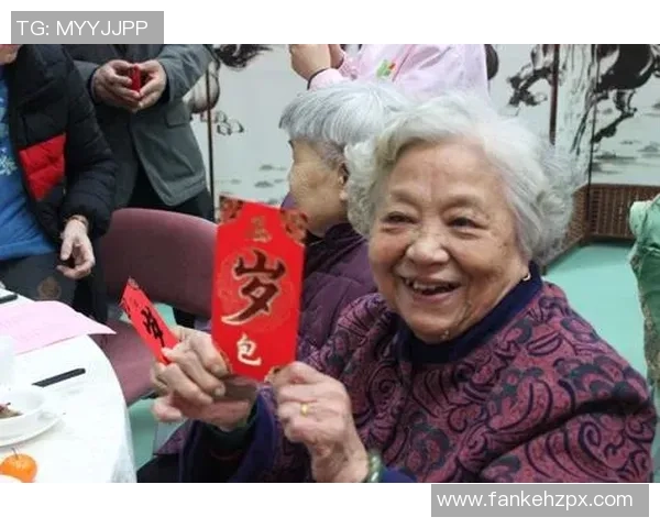 三个足球明星欢聚一堂共享快乐时光笑声不断引发热烈讨论