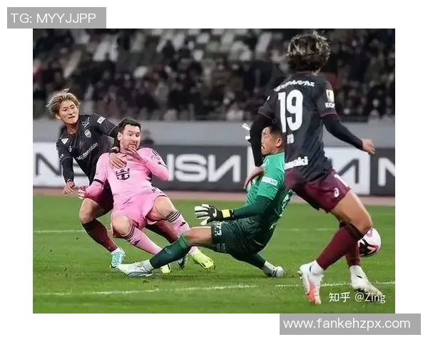 足球明星在幕后打牌的秘密生活与竞技场上的光辉对比